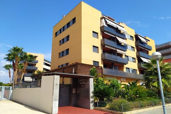 Plurifamiliars - Edifici Amadeus - Portada