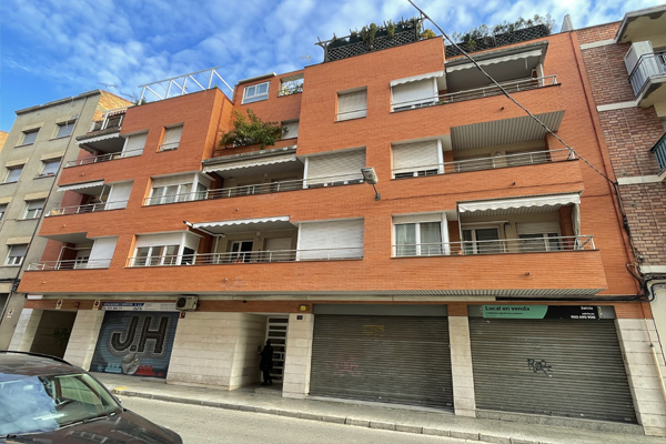Plurifamiliar - Tarragona 30 - Portada